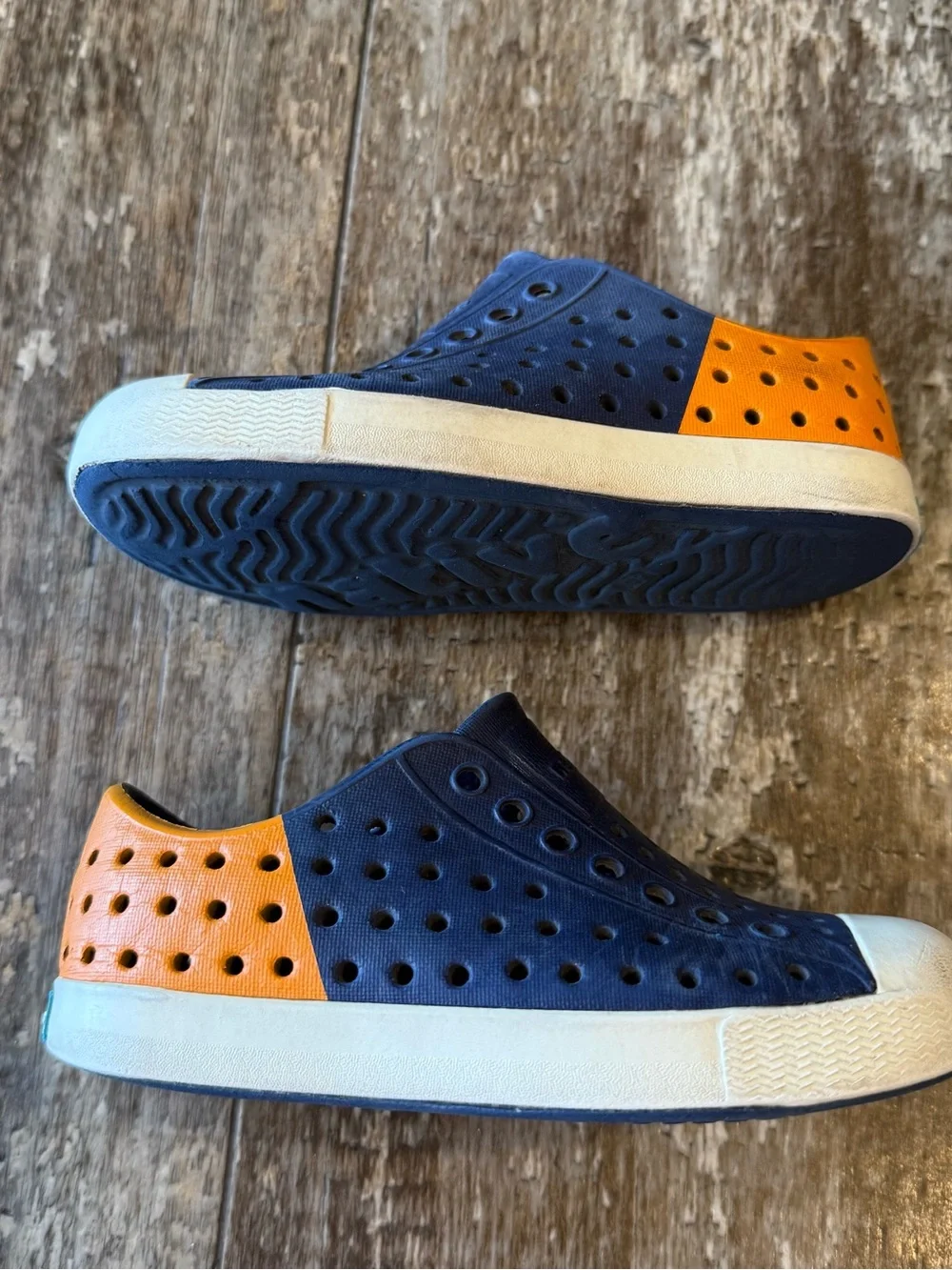 Native Kids Slip-On Water Shoes in Navy and Orange size 9
